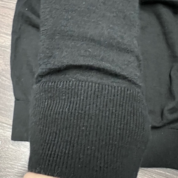 Massimo Dutti Medium Black V-Neck 100% Merino Wool Sweater - Picture 8 of 12